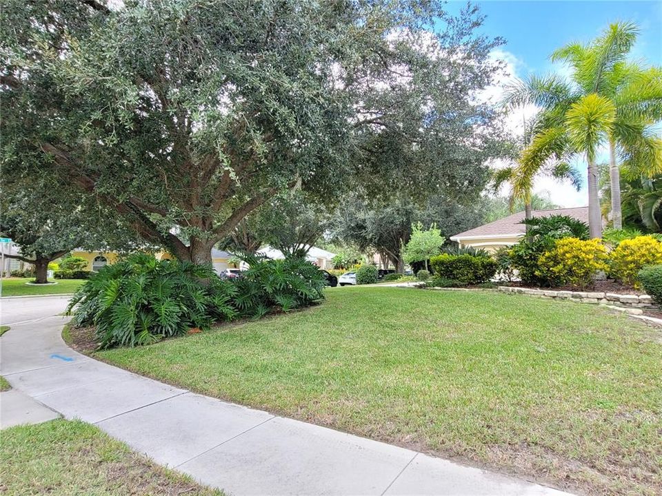 Recently Sold: $450,000 (4 beds, 3 baths, 2484 Square Feet)