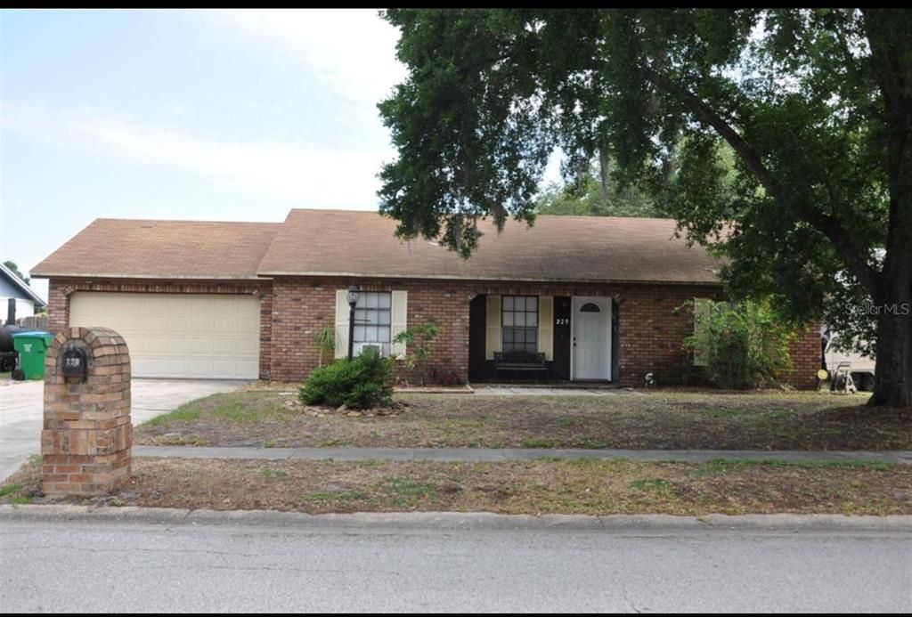 Recently Sold: $230,000 (3 beds, 2 baths, 1168 Square Feet)