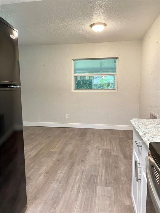 Recently Rented: $1,200 (2 beds, 1 baths, 926 Square Feet)