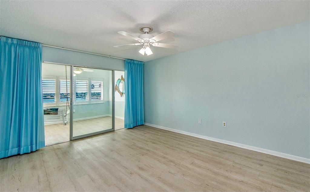 Recently Sold: $329,900 (1 beds, 2 baths, 1050 Square Feet)