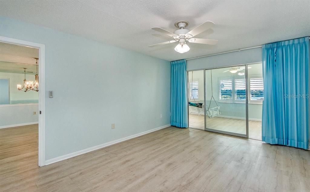 Recently Sold: $329,900 (1 beds, 2 baths, 1050 Square Feet)