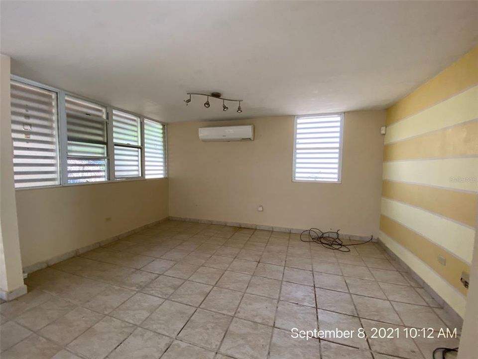 Vendido Recientemente: $185,000 (4 camas, 2 baños, 1066 Pies cuadrados)