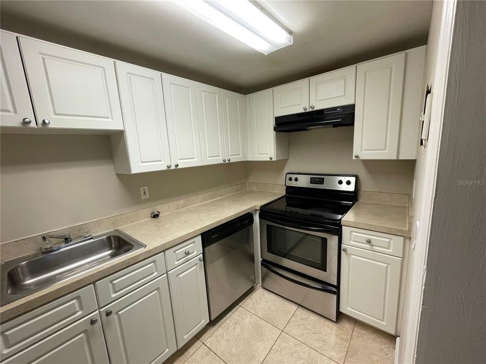 Recently Rented: $995 (1 beds, 1 baths, 550 Square Feet)