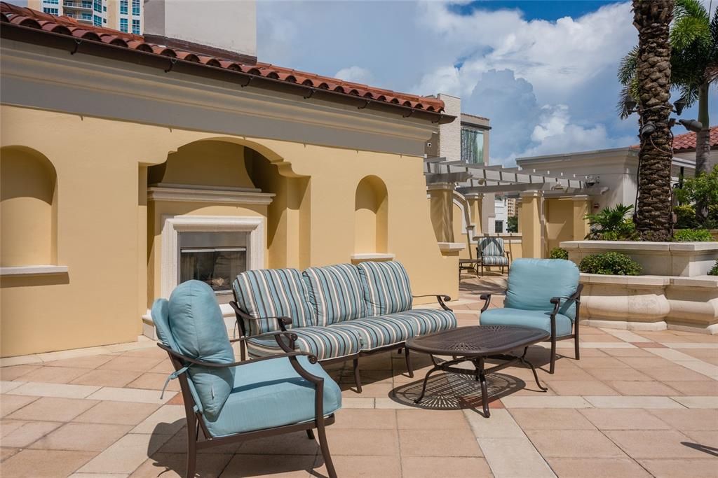 Recently Sold: $2,799,000 (3 beds, 3 baths, 2757 Square Feet)