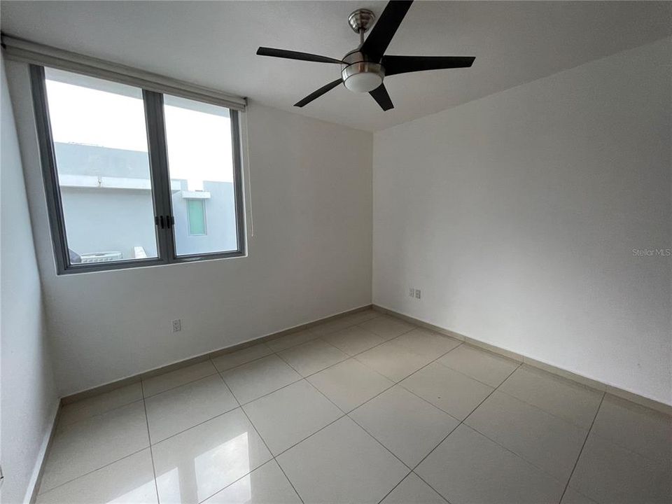 Vendido Recientemente: $955,000 (4 camas, 4 baños, 3700 Pies cuadrados)