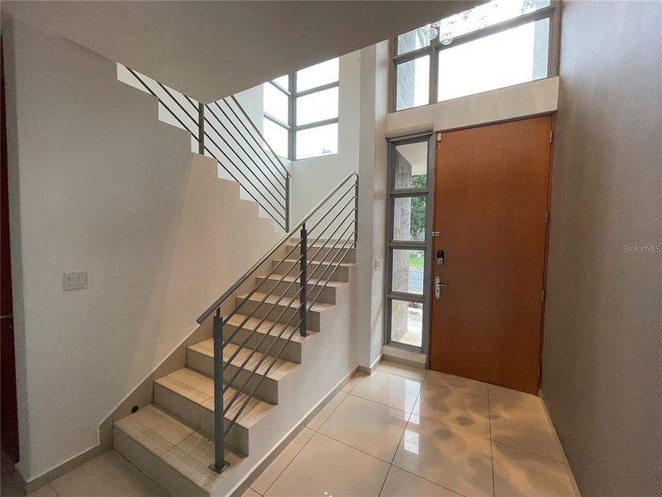 Vendido Recientemente: $955,000 (4 camas, 4 baños, 3700 Pies cuadrados)