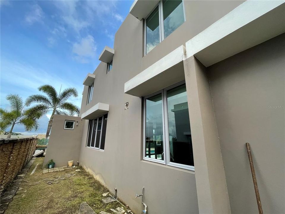 Vendido Recientemente: $955,000 (4 camas, 4 baños, 3700 Pies cuadrados)