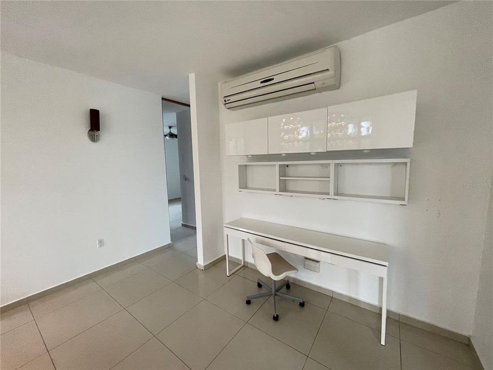 Vendido Recientemente: $955,000 (4 camas, 4 baños, 3700 Pies cuadrados)