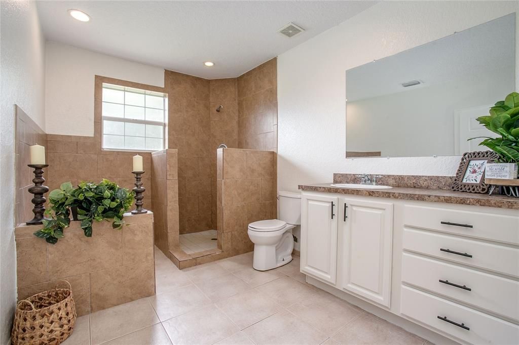 Recently Sold: $220,000 (3 beds, 1 baths, 1092 Square Feet)