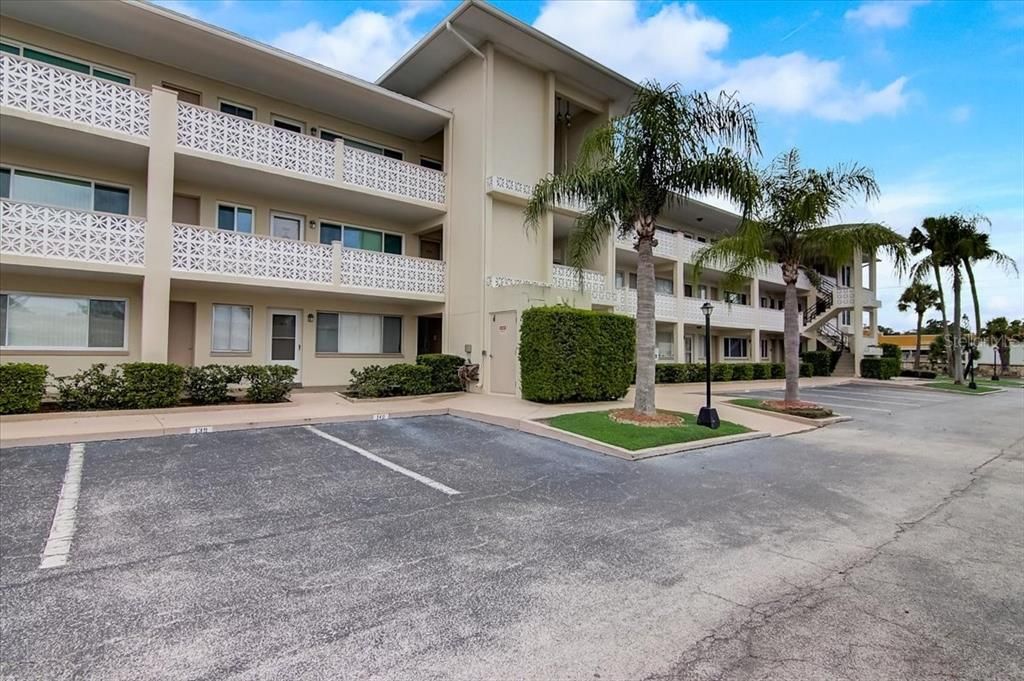 Recently Sold: $75,000 (1 beds, 1 baths, 664 Square Feet)
