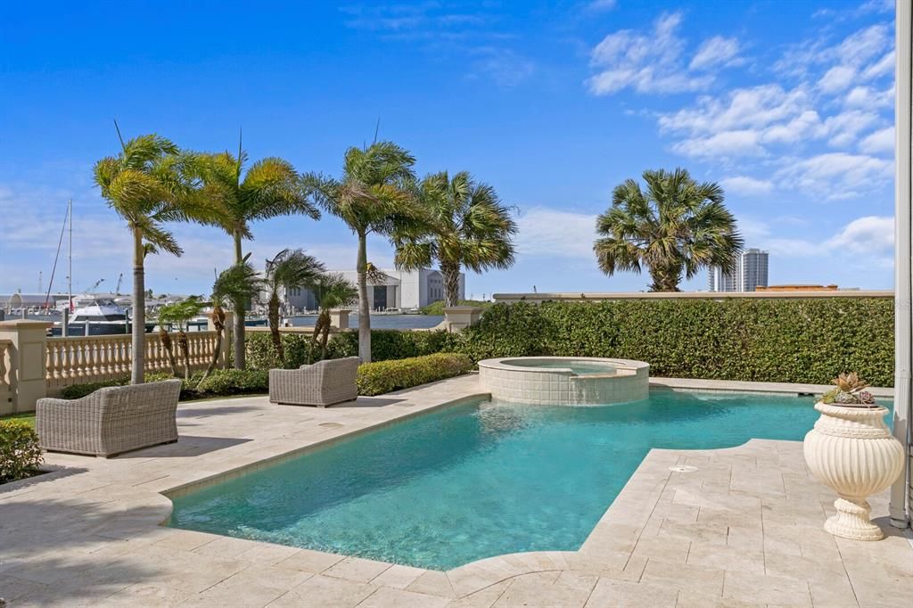 Recently Sold: $4,290,000 (4 beds, 5 baths, 5453 Square Feet)