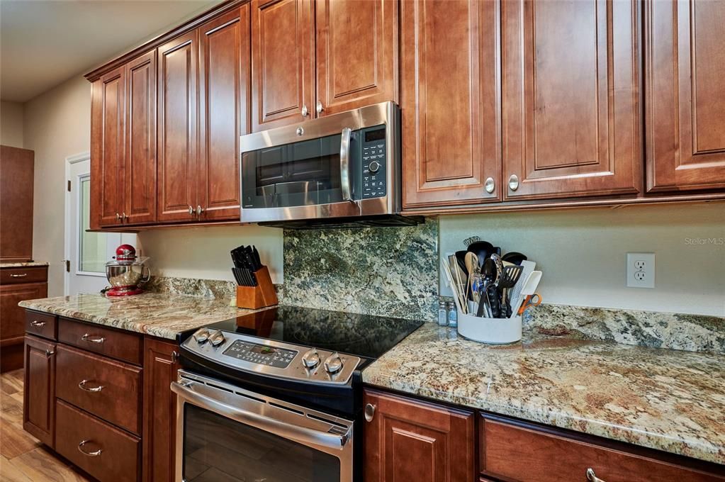 Stainless steel appliances and gorgeous granite countertops!