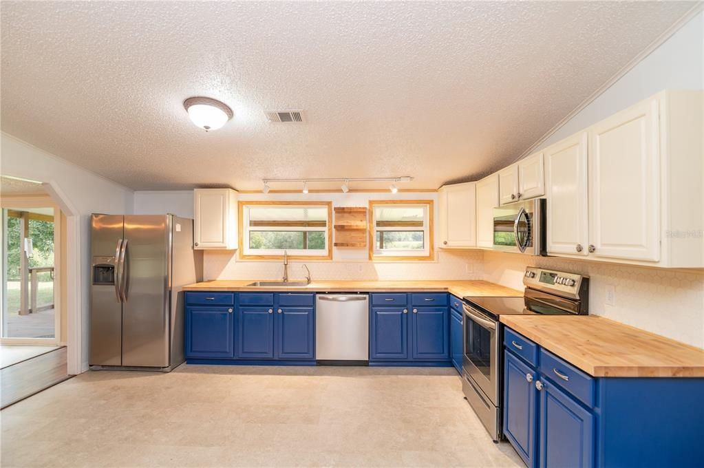 Recently Sold: $324,950 (4 beds, 2 baths, 2052 Square Feet)