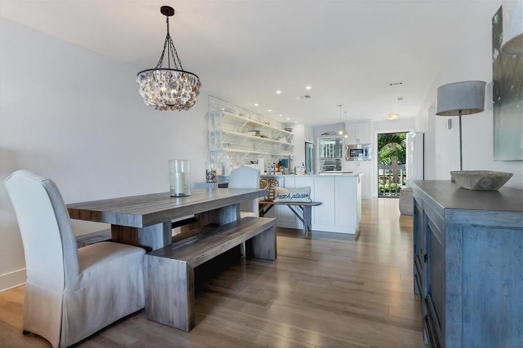Recently Sold: $1,295,000 (2 beds, 2 baths, 1248 Square Feet)
