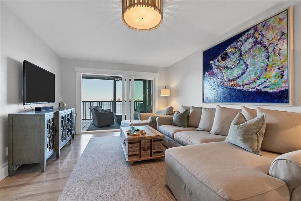 Recently Sold: $1,295,000 (2 beds, 2 baths, 1248 Square Feet)