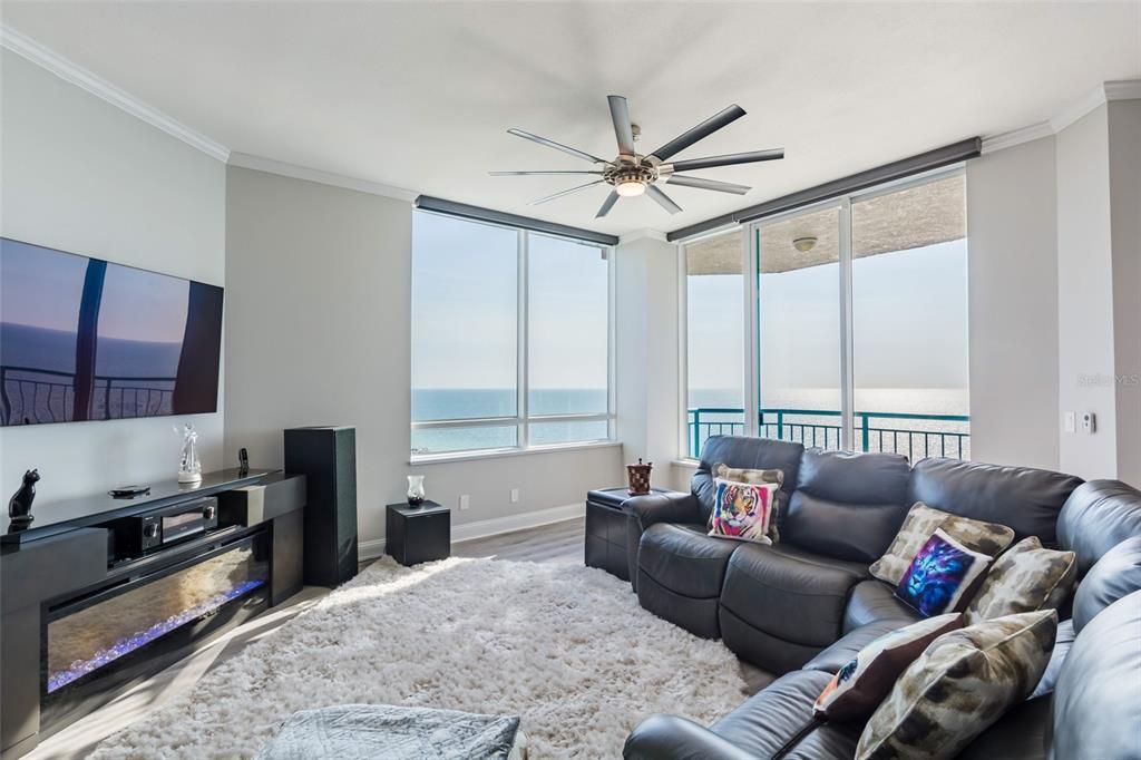 Recently Sold: $2,050,000 (3 beds, 2 baths, 2464 Square Feet)