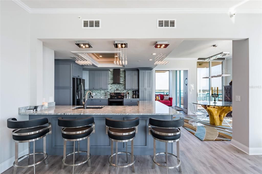 Recently Sold: $2,050,000 (3 beds, 2 baths, 2464 Square Feet)