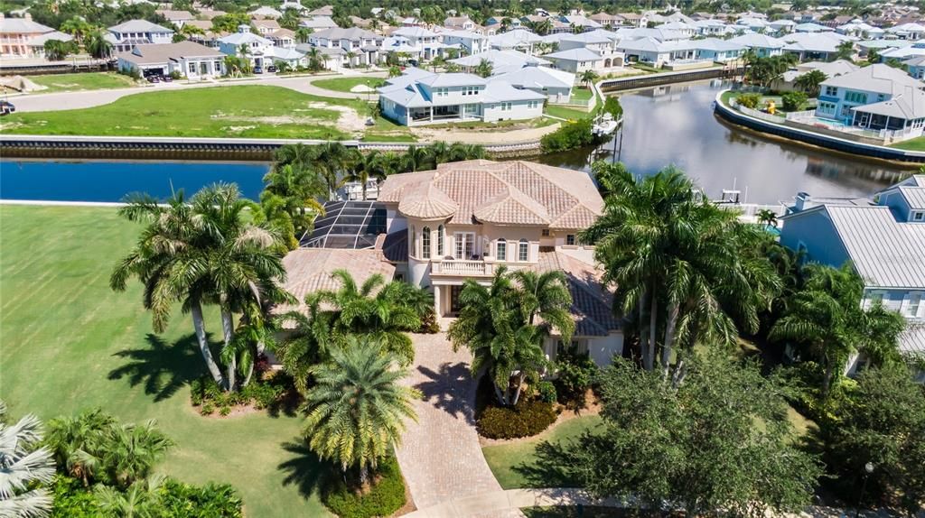 Recently Sold: $1,850,000 (4 beds, 4 baths, 4104 Square Feet)