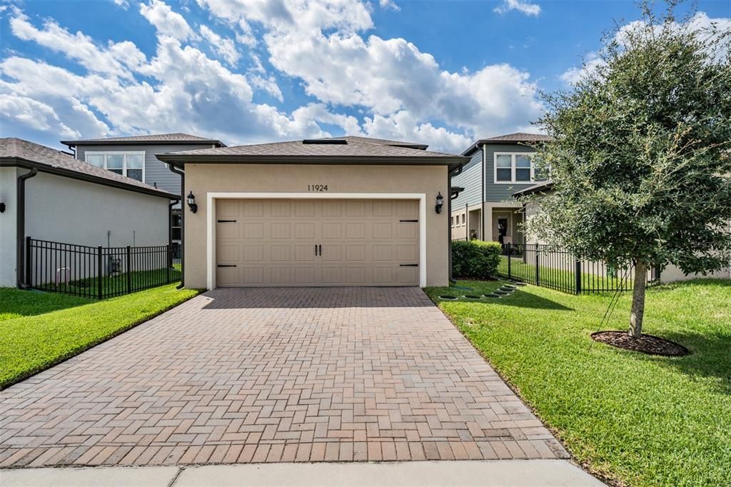Recently Sold: $459,000 (3 beds, 3 baths, 2098 Square Feet)