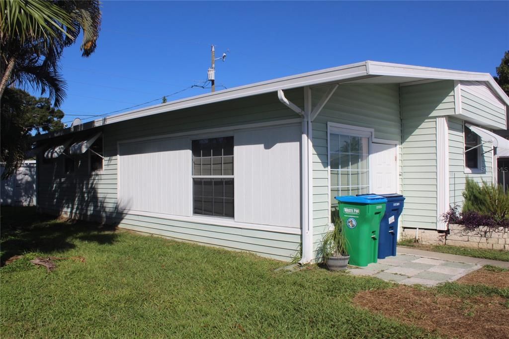 Recently Sold: $79,900 (2 beds, 2 baths, 936 Square Feet)
