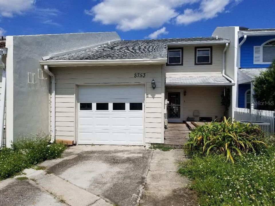 Recently Sold: $310,000 (3 beds, 2 baths, 1716 Square Feet)