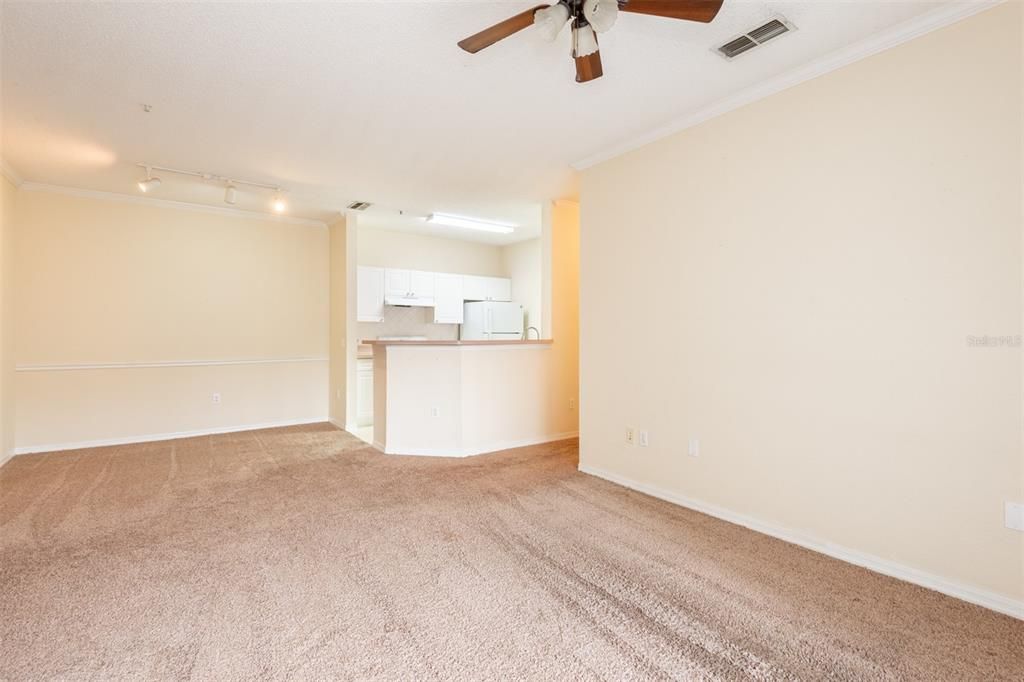 Recently Sold: $154,900 (2 beds, 1 baths, 939 Square Feet)