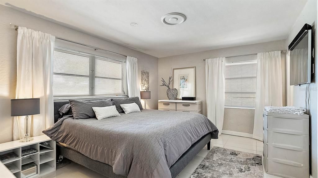 Recently Sold: $1,600,000 (3 beds, 2 baths, 1739 Square Feet)