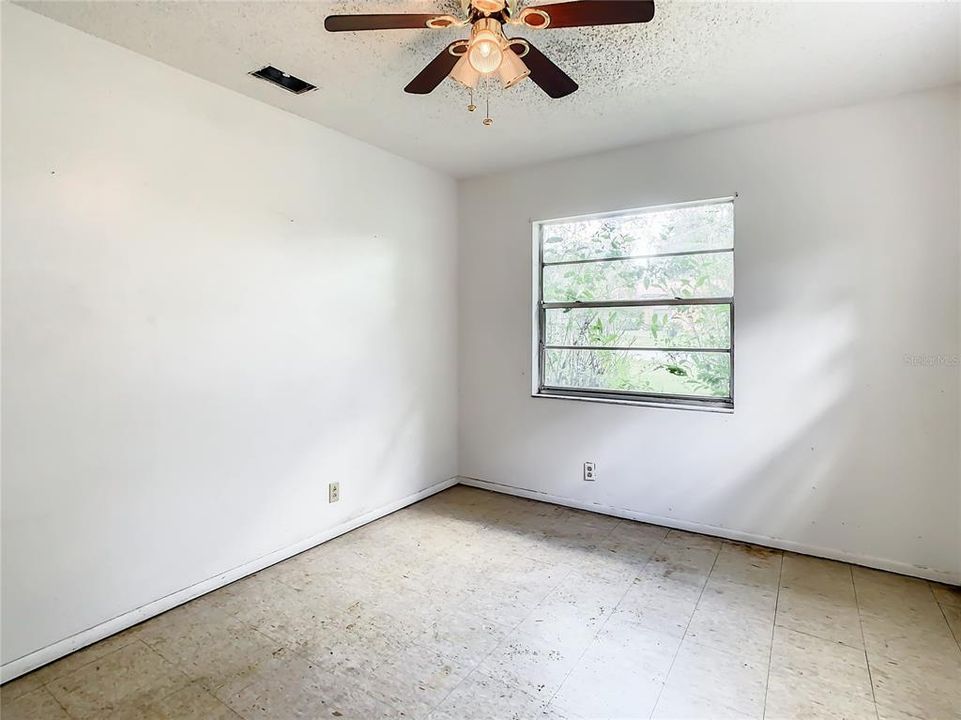 Recently Sold: $115,000 (3 beds, 2 baths, 1275 Square Feet)