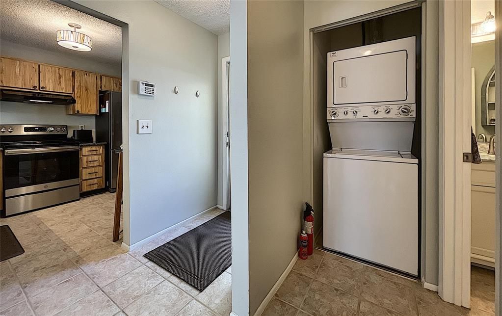 Recently Sold: $189,000 (1 beds, 1 baths, 703 Square Feet)