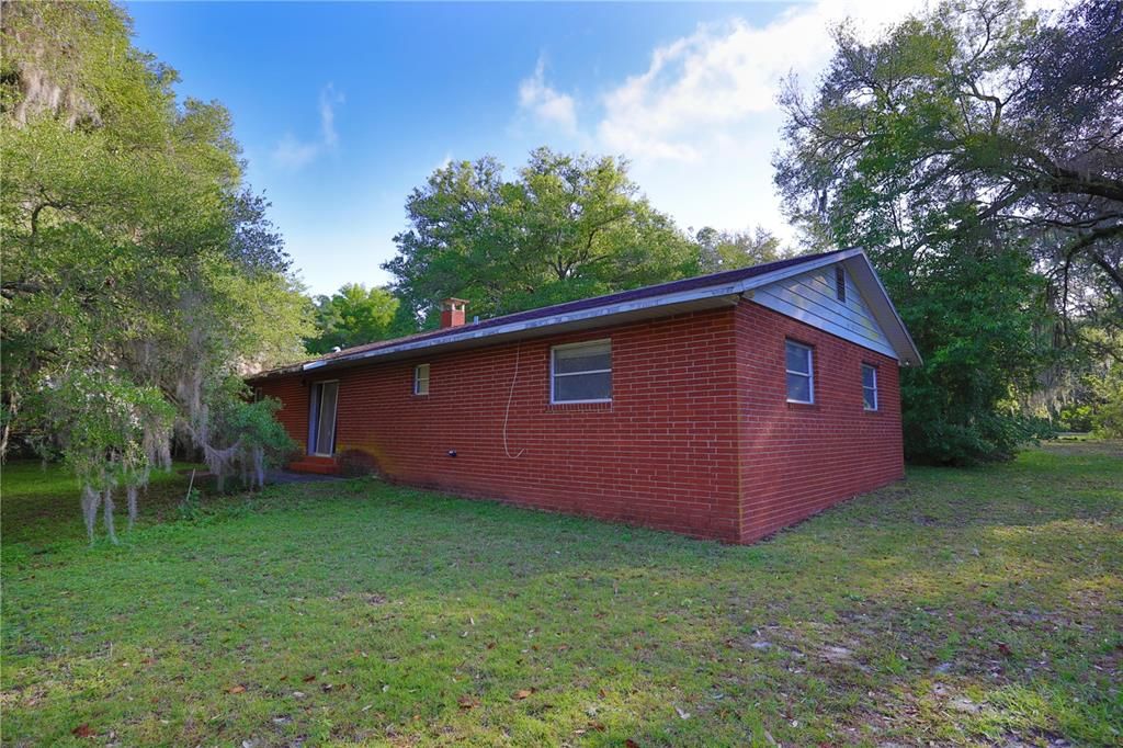 Recently Sold: $170,000 (3 beds, 2 baths, 1698 Square Feet)