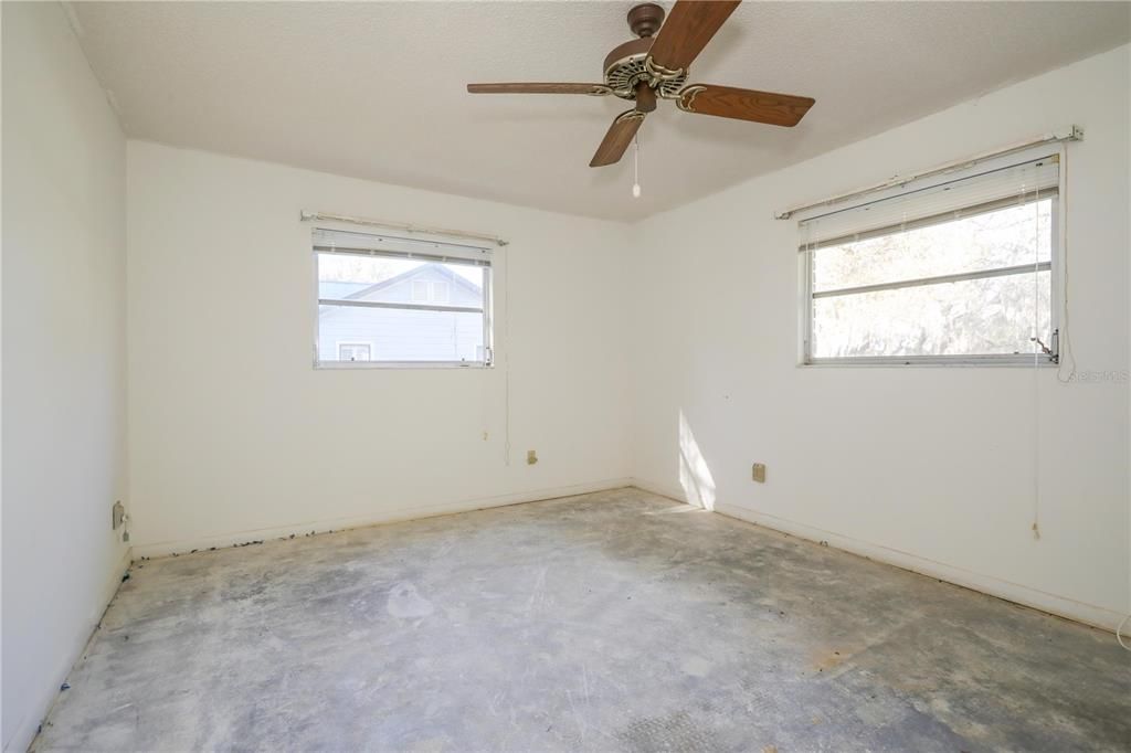 Recently Sold: $170,000 (3 beds, 2 baths, 1698 Square Feet)