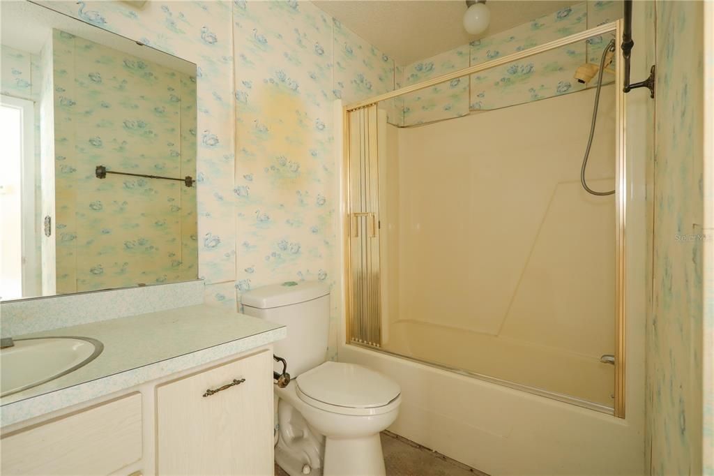 最近售出: $170,000 (3 贝兹, 2 浴室, 1698 平方英尺)
