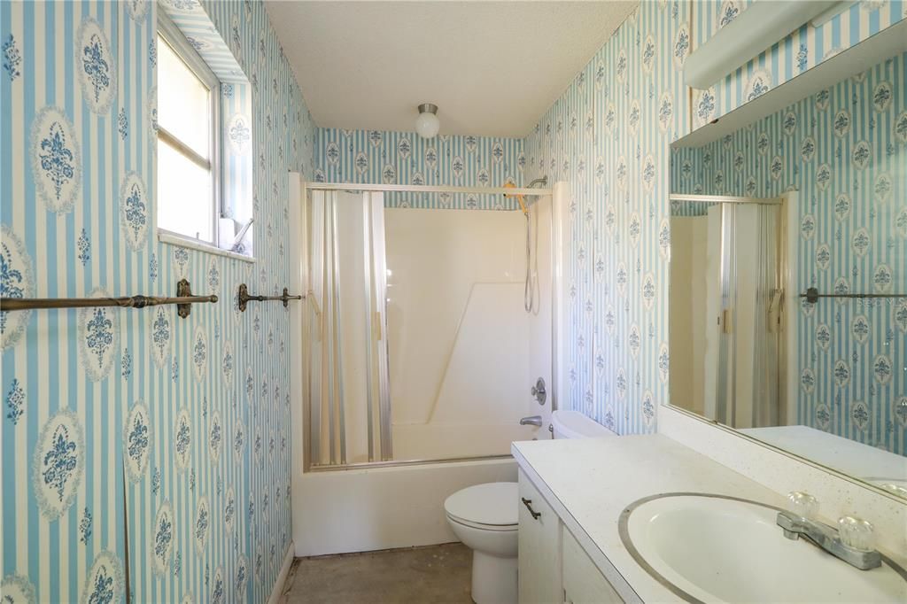 最近售出: $170,000 (3 贝兹, 2 浴室, 1698 平方英尺)