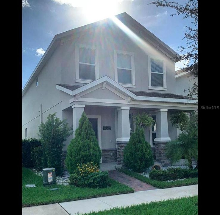 Recently Sold: $430,000 (3 beds, 2 baths, 2203 Square Feet)