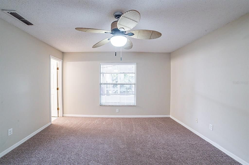 Recently Sold: $276,000 (3 beds, 2 baths, 1299 Square Feet)