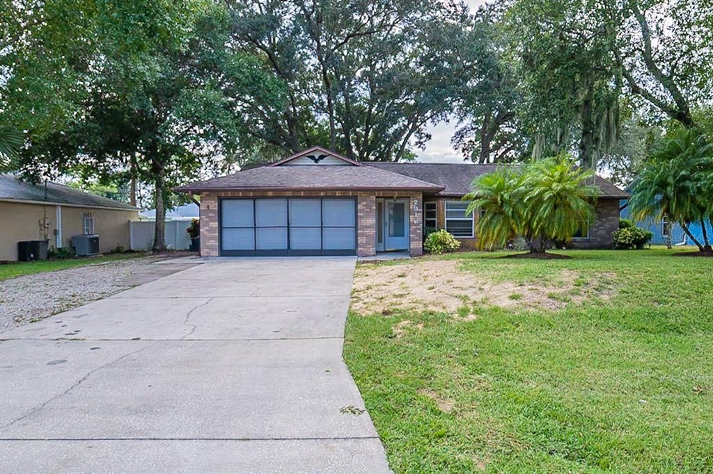 Recently Sold: $276,000 (3 beds, 2 baths, 1299 Square Feet)