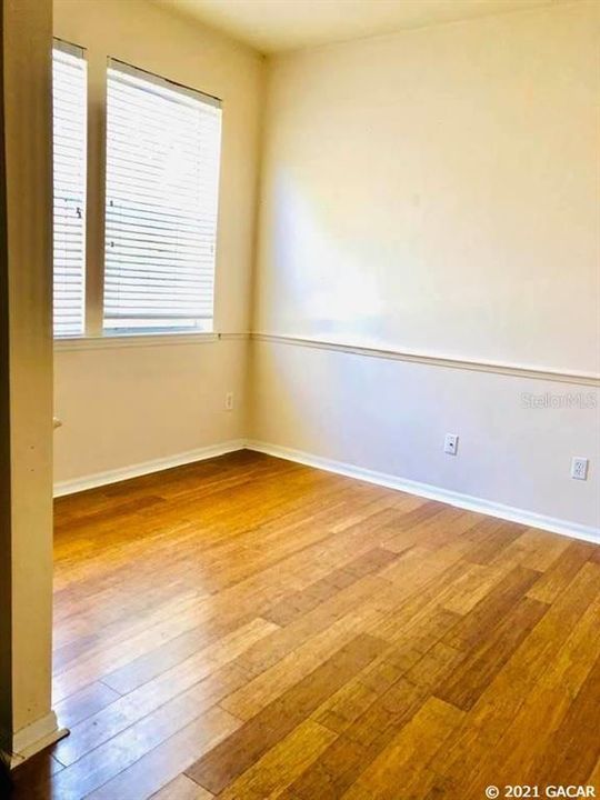 Recently Rented: $2,100 (3 beds, 2 baths, 1641 Square Feet)