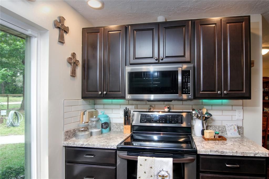 Recently Sold: $215,000 (3 beds, 2 baths, 1591 Square Feet)