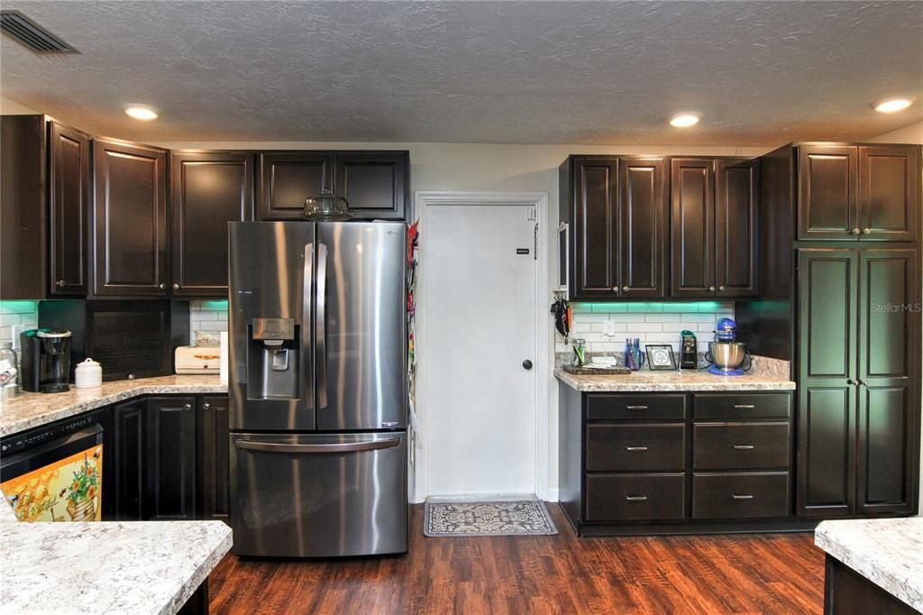 Recently Sold: $215,000 (3 beds, 2 baths, 1591 Square Feet)
