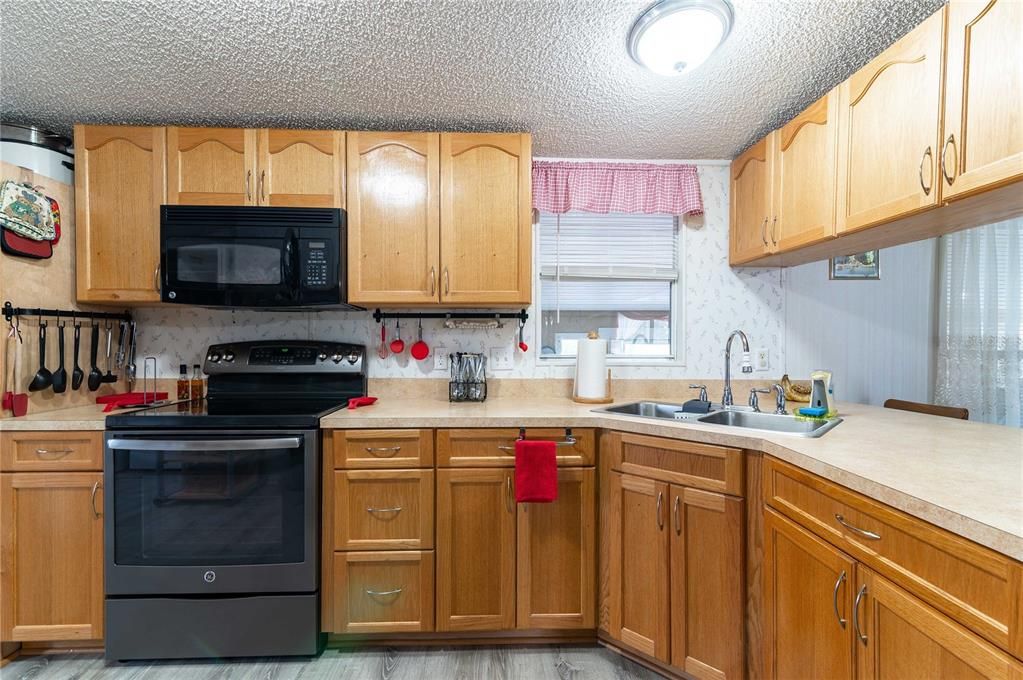 Recently Sold: $285,000 (3 beds, 2 baths, 1344 Square Feet)