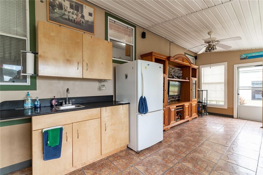 Recently Sold: $285,000 (3 beds, 2 baths, 1344 Square Feet)