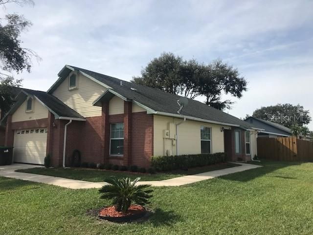 Recently Rented: $2,095 (3 beds, 2 baths, 1366 Square Feet)