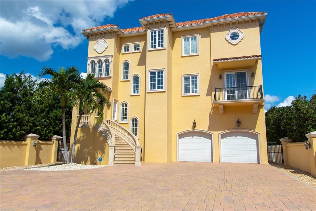 Recently Sold: $2,675,000 (3 beds, 3 baths, 4126 Square Feet)