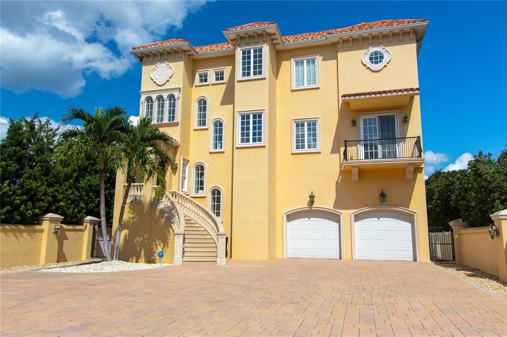 Vendido Recientemente: $2,675,000 (3 camas, 3 baños, 4126 Pies cuadrados)