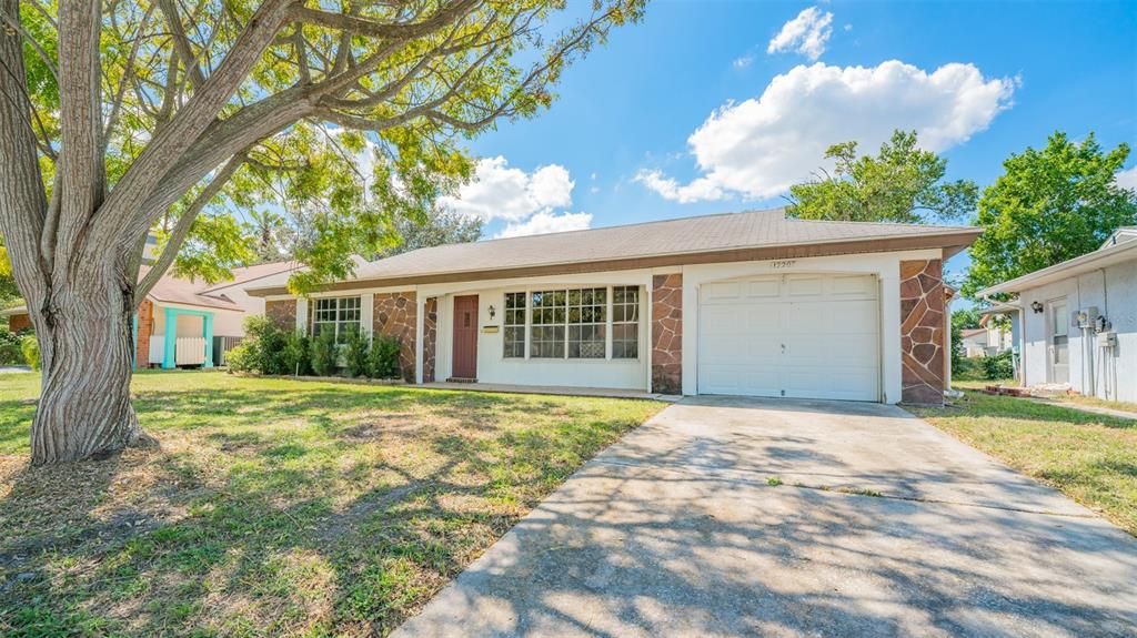 Vendido Recientemente: $189,000 (2 camas, 2 baños, 1100 Pies cuadrados)