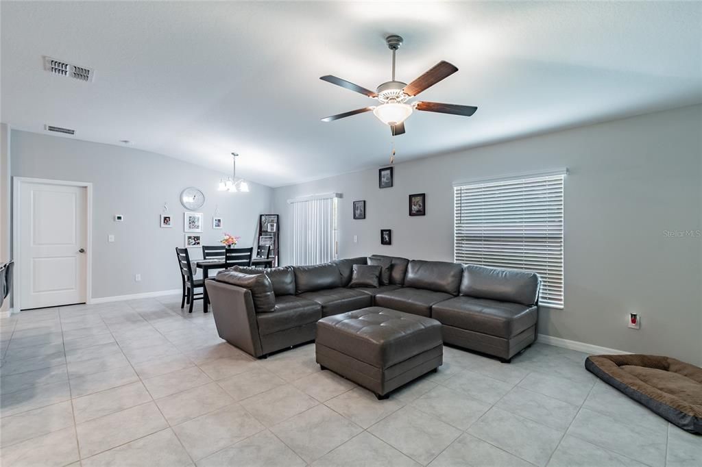 Recently Sold: $270,000 (3 beds, 2 baths, 1561 Square Feet)