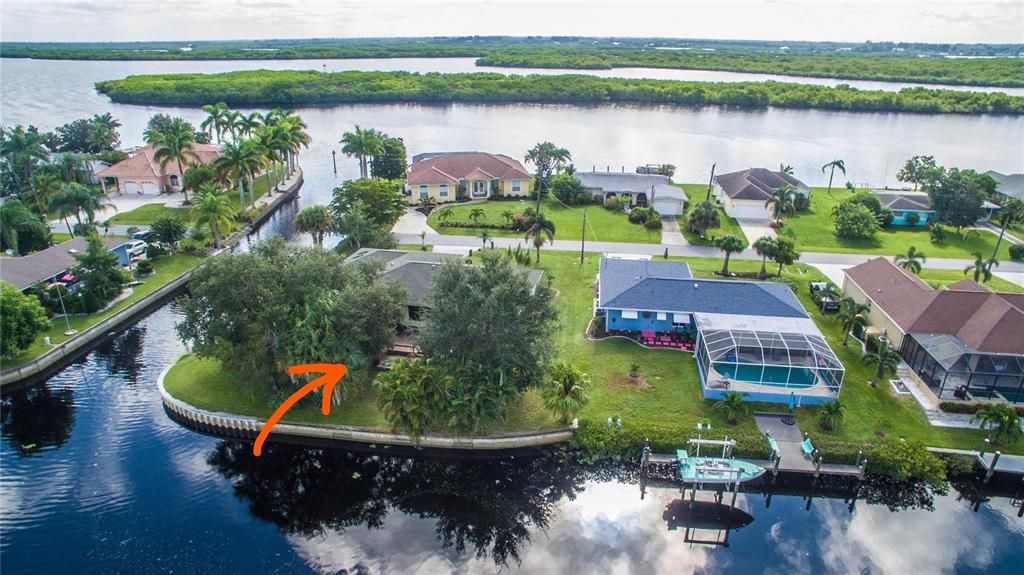 Corner lot with direct Peace River Access!