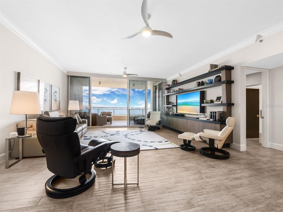 Recently Sold: $1,795,000 (2 beds, 3 baths, 2369 Square Feet)