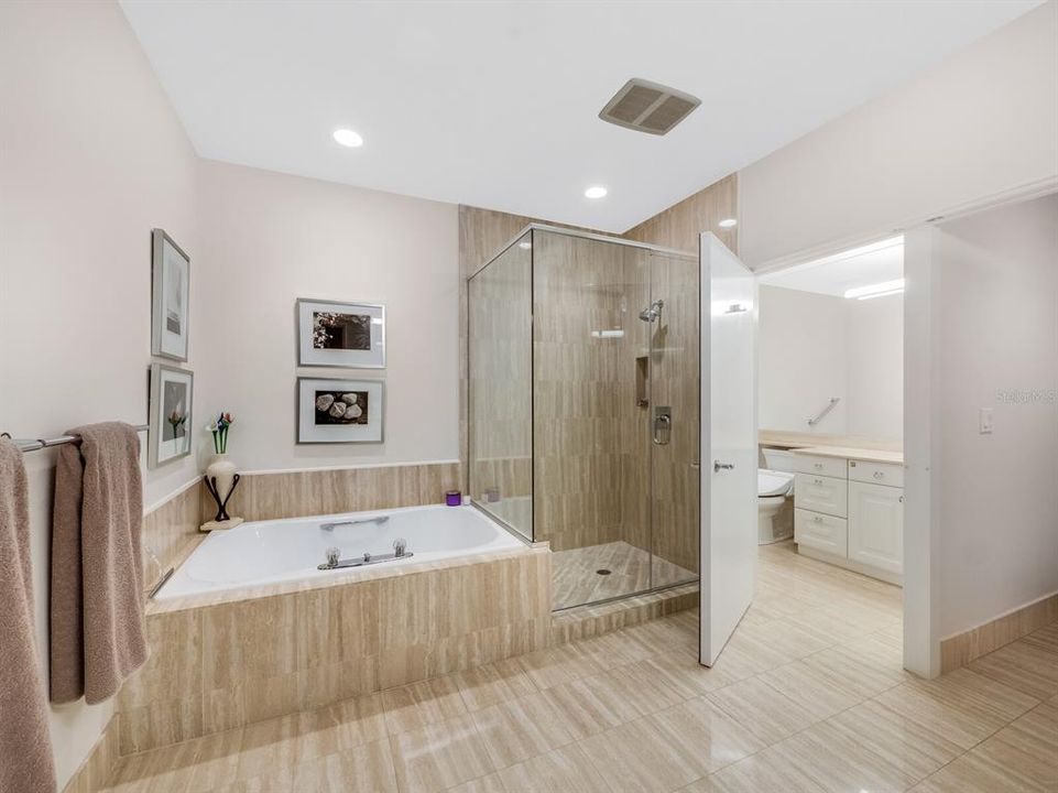 Recently Sold: $1,795,000 (2 beds, 3 baths, 2369 Square Feet)