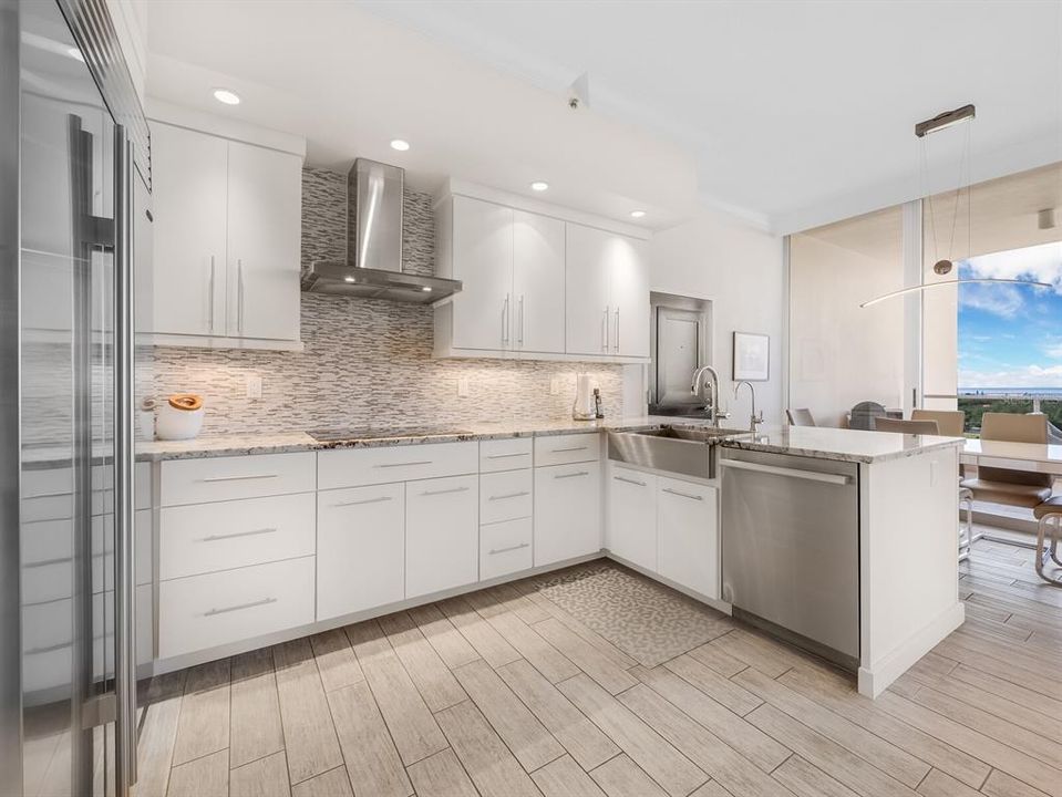 Recently Sold: $1,795,000 (2 beds, 3 baths, 2369 Square Feet)